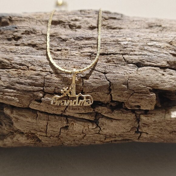 14K Yellow Gold Charm Pendant Number One Grandma 0.36g - Picture 5 of 11